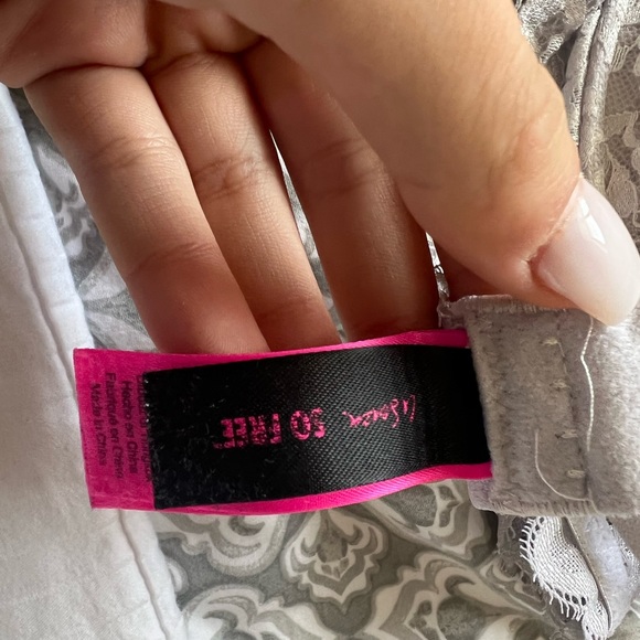 La Senza White- Grey bra - Picture 3 of 5